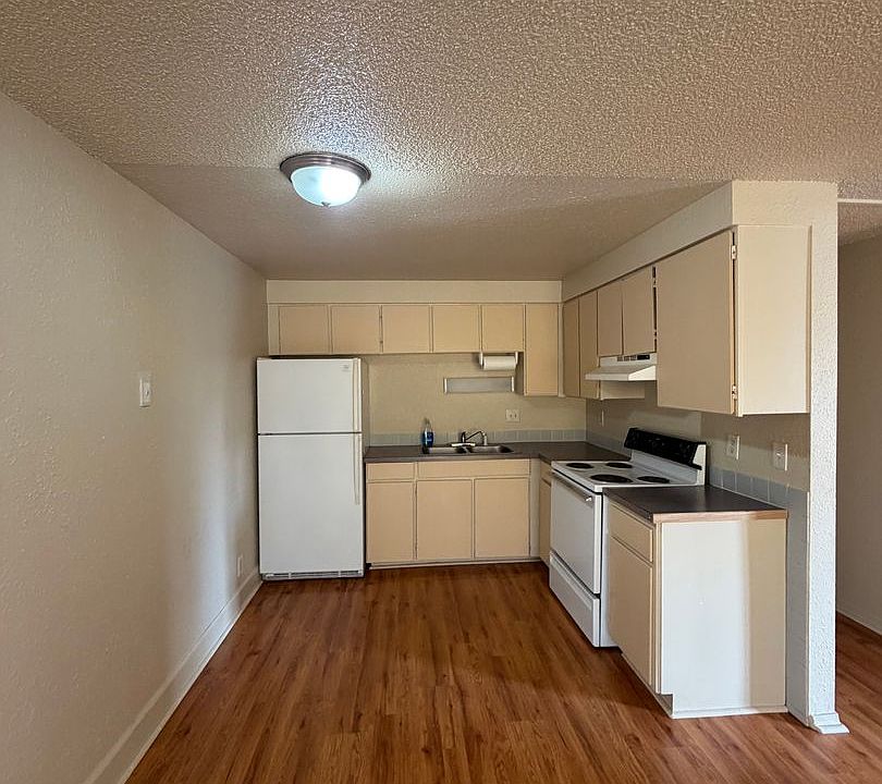 1st image of 2124 Arthur St APT 15