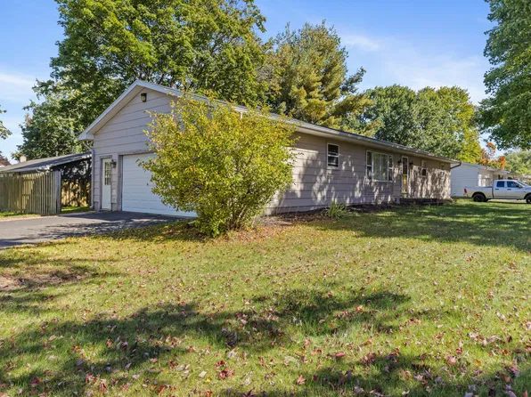 704 E Oak St, Greenville, MI 48838