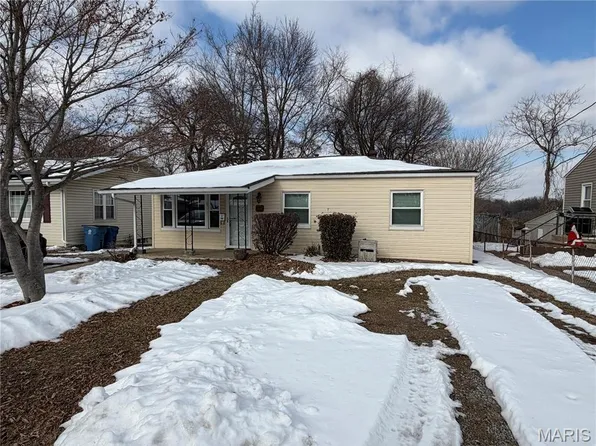 1033 Villa Ridge Rd, Collinsville, IL 62234