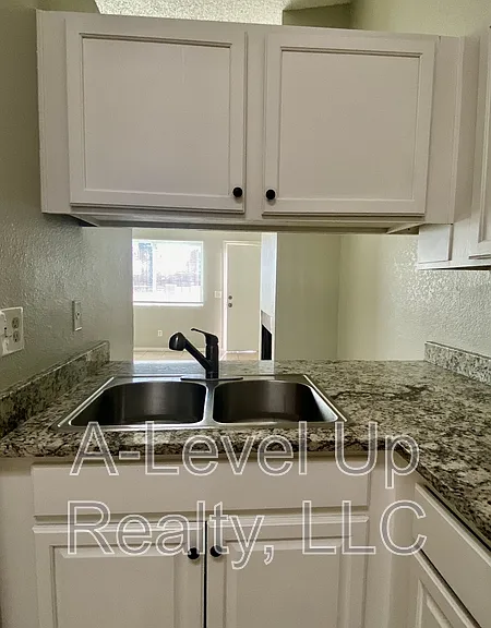 403 E Thoroughbred St — Photo 13