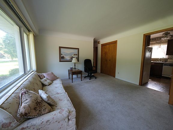 4th image of 15935 Foch St