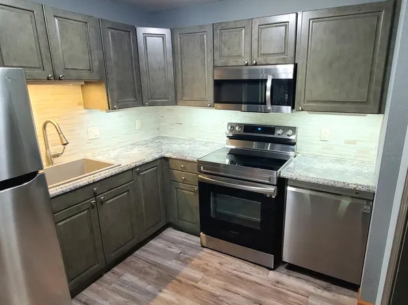 3420 Golfview Dr APT 121, Eagan, MN 55123