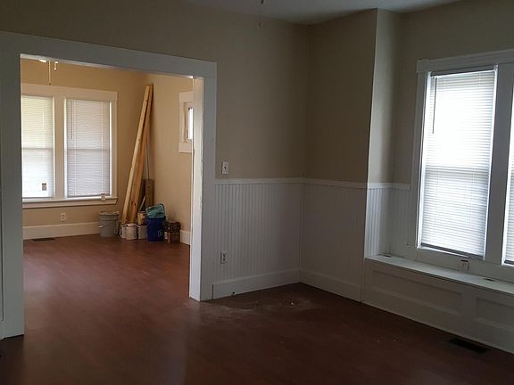 4th image of 719 Auburn St