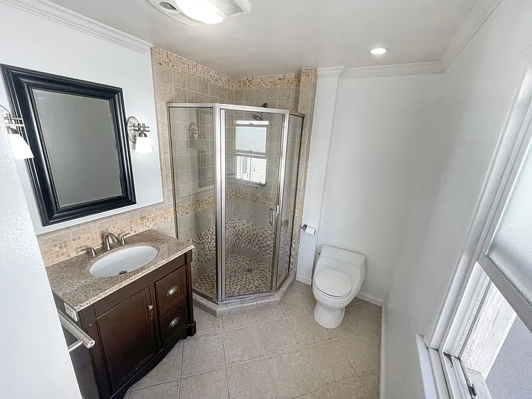 2005 Ocean Dr — Photo 8
