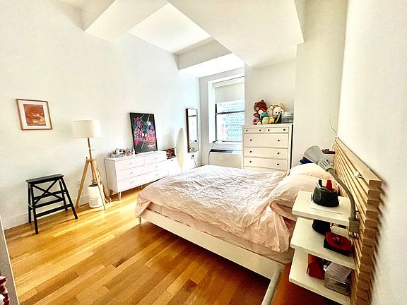 4th image of 99 John St APT 2507