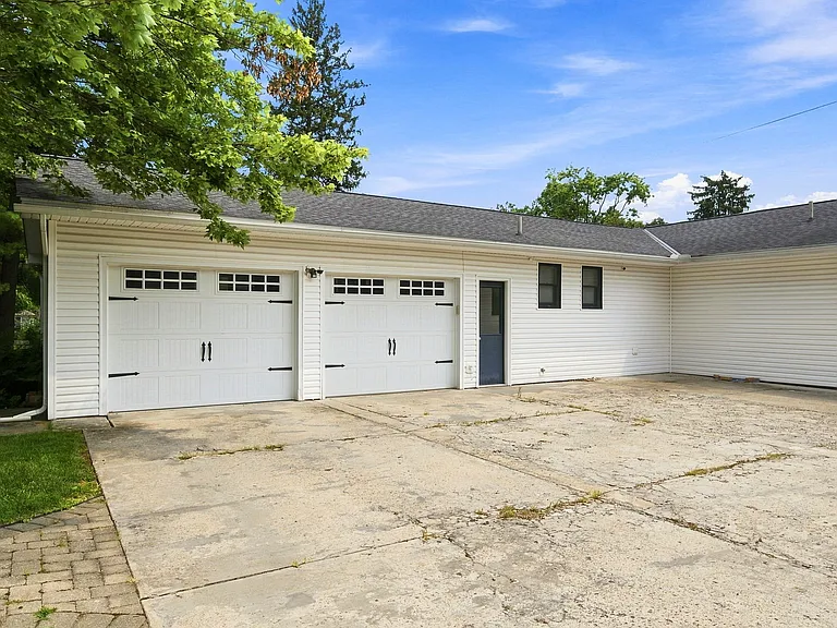 71 Forest Ave — Photo 6