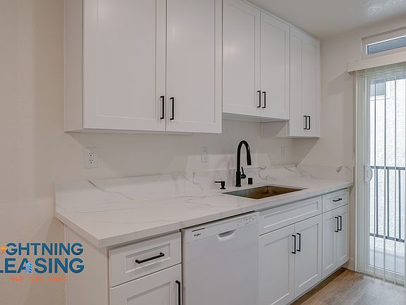 4th image of 536 E Cypress Ave #302