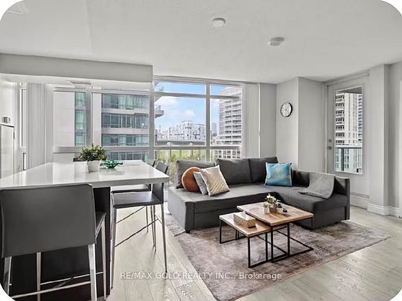 4th image of 215 Fort York Blvd #620