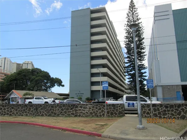 620 McCully St APT 805, Honolulu, HI 96826