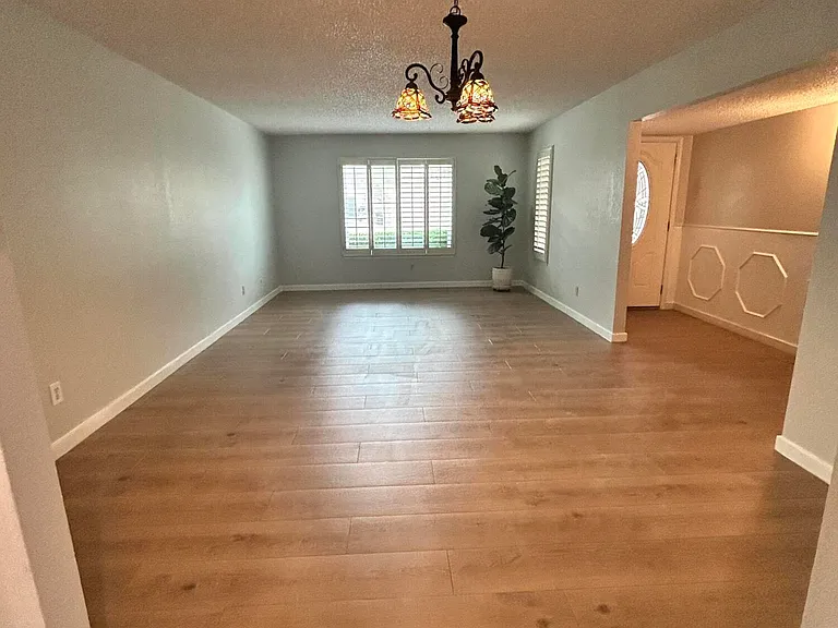 3610 Buxton Dr — Photo 3