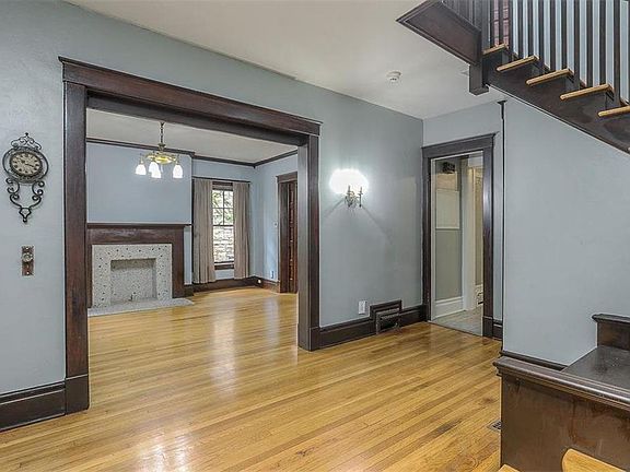 5th image of 2812 Charlotte St