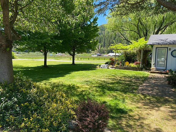 4th image of 753 W Evans Creek Rd