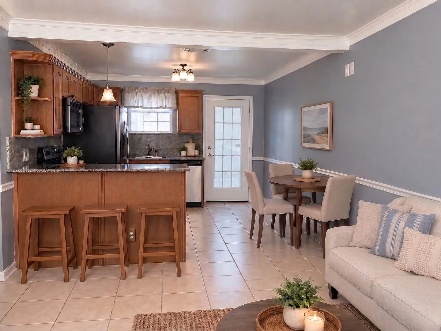 2/1 First Floor Condo in Jax Beach - Pet Friendly, Lawncare Included, In-Unit Laundry! — Photo 4