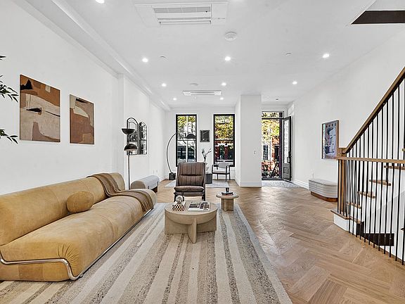 4th image of 408 Monroe St