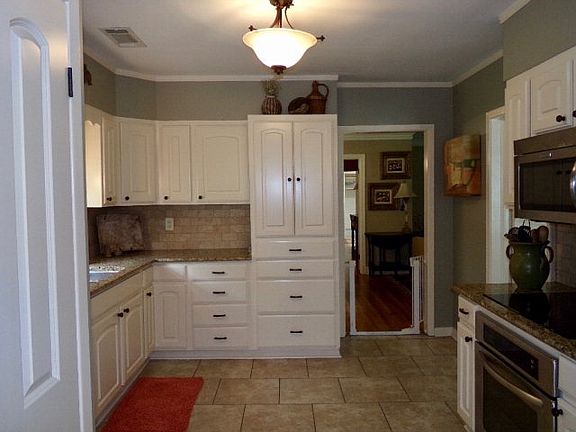 3rd image of 1171 Cloverdale Dr