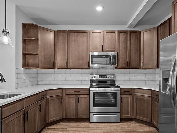 4th image of 282 N Walnut St #204