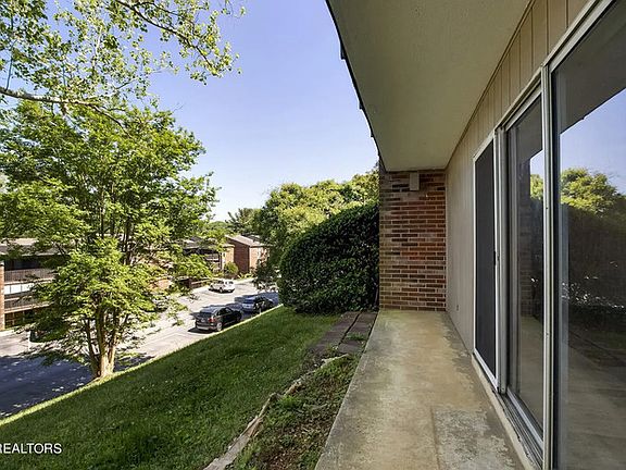 5th image of 400 Dublin Dr