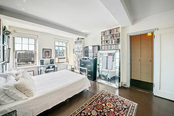 Sold by Domus Realty | media 6