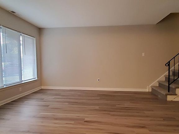 4th image of 96 Woodway Dr #96