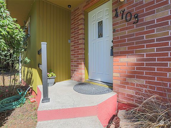 4th image of 4703 56th St E