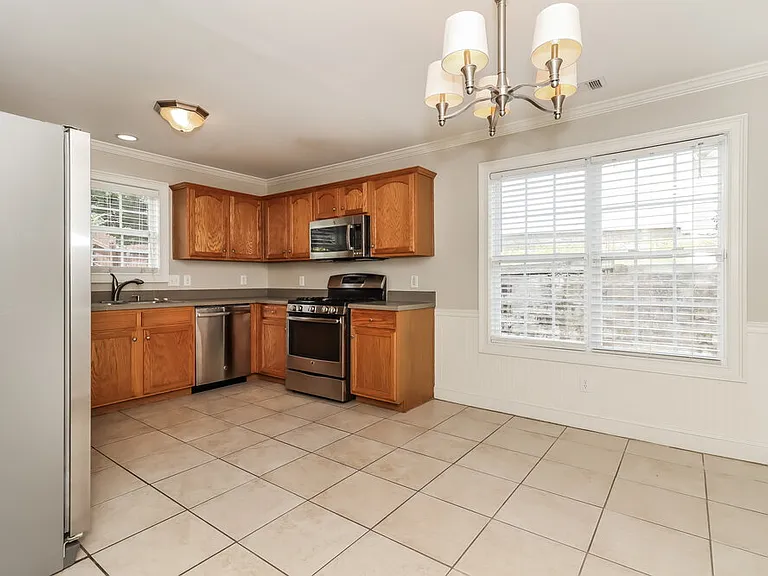 204 Providence Dr — Photo 8