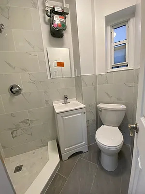 Rented by Current Real Estate Advisors | media 16