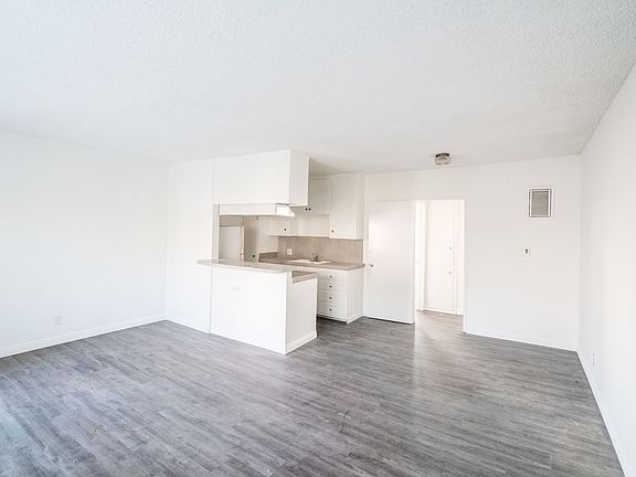 4th image of 1528 12th St APT 10