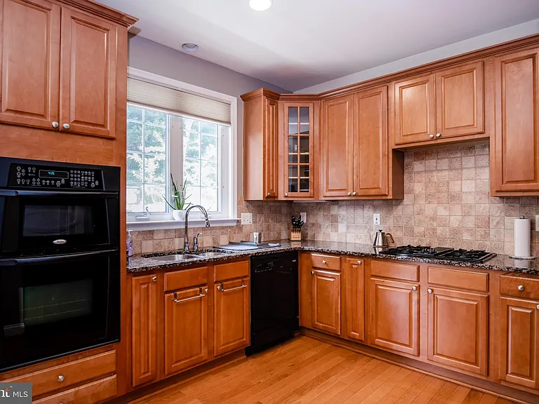 4031 Columbia Pike — Photo 14