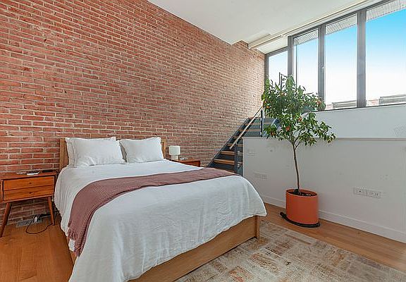 4th image of 259 W 10th St #6