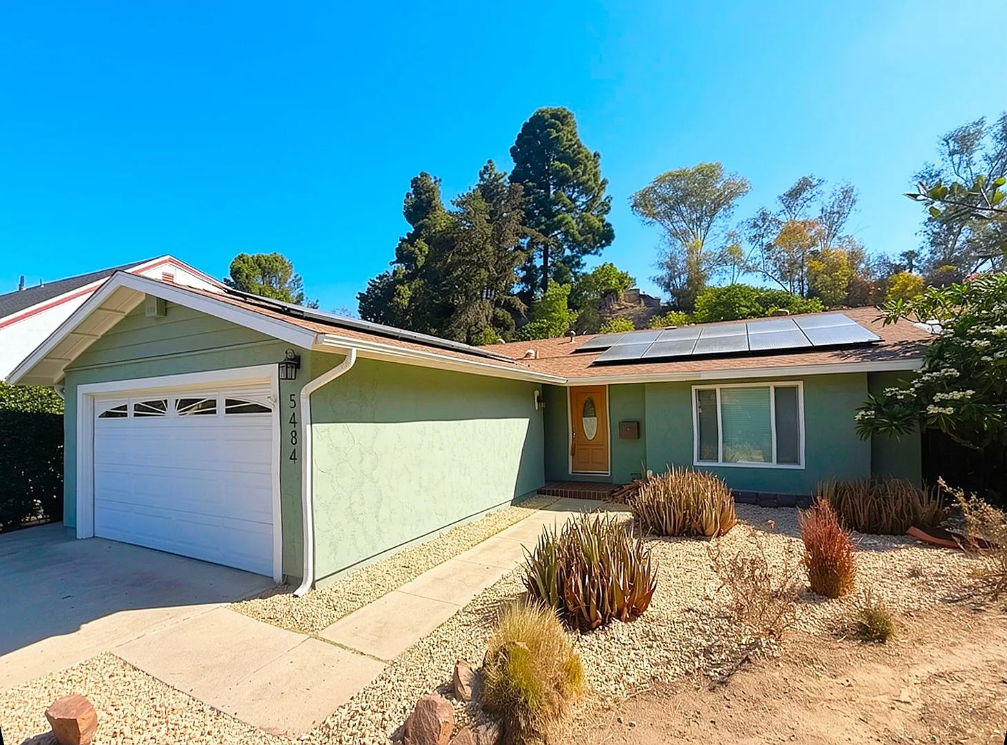Beautiful single-story home tucked away at the end of a quiet cul-de-sac, just minutes from San D... — Photo 2