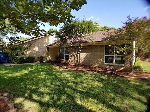 2nd image of 1725 Saxon Dr