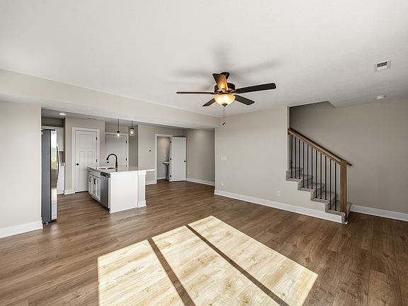4th image of 591 Hart Ln