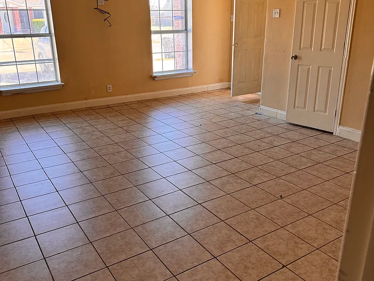 7428 Laurelhill Ct S — Photo 6