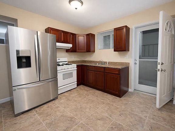 4th image of 85 Comfort Ct Floor 1