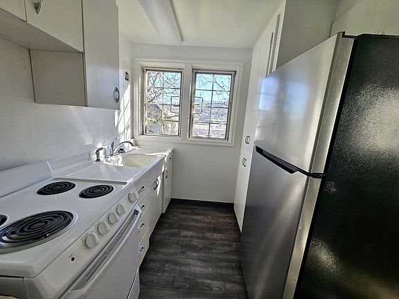 5th image of 435 NE Winchester St