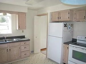 3rd image of 937 S Lombardy Dr