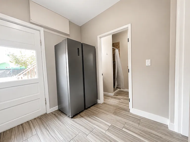 1207 E 55th St #2 — Photo 15