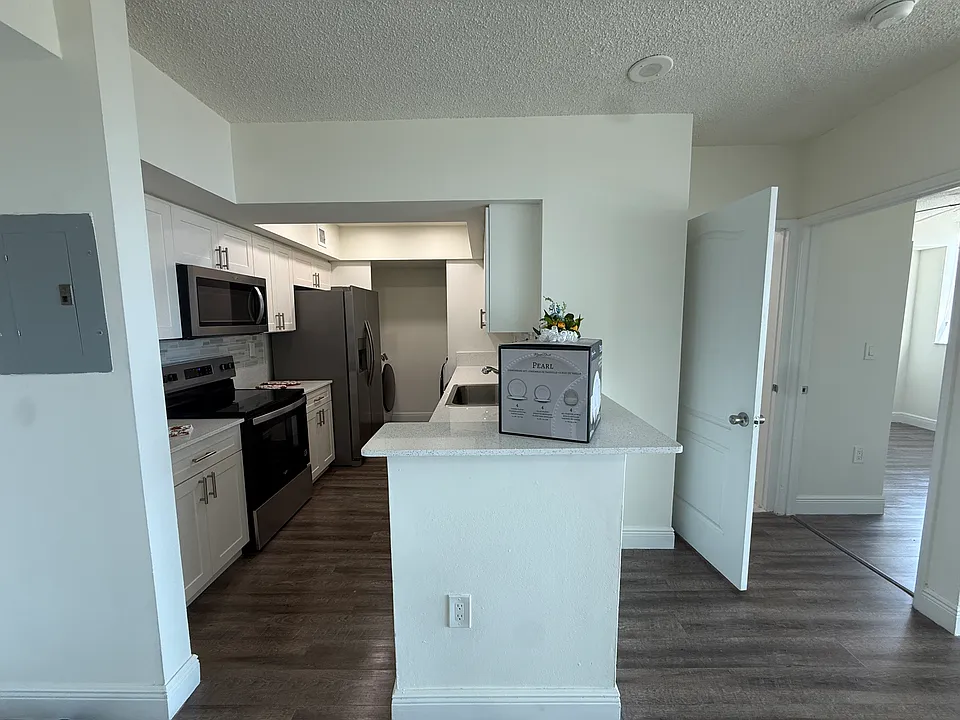 804 Sunny Isles Blvd