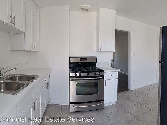 2nd image of 1114 E Fairview Blvd