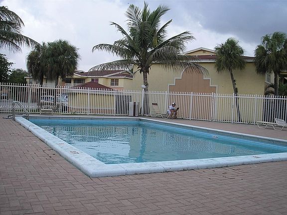 4th image of 4610 NW 79th Ave APT 1C