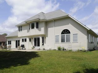 1028 Isabella Vista Dr, Lake Isabella, MI 48893