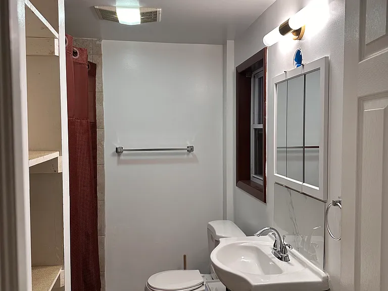 212 Lackawanna Ave — Photo 9
