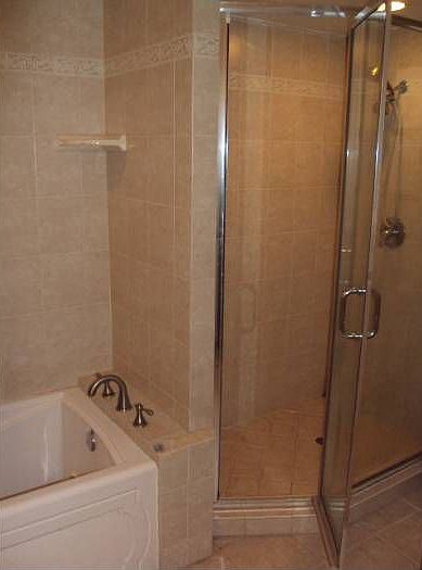 X LARGE SHOWER & JACUZZI!