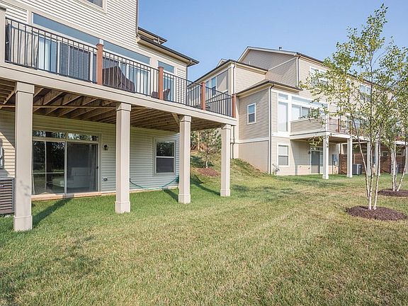 3rd image of 23386 Evening Primrose Sq
