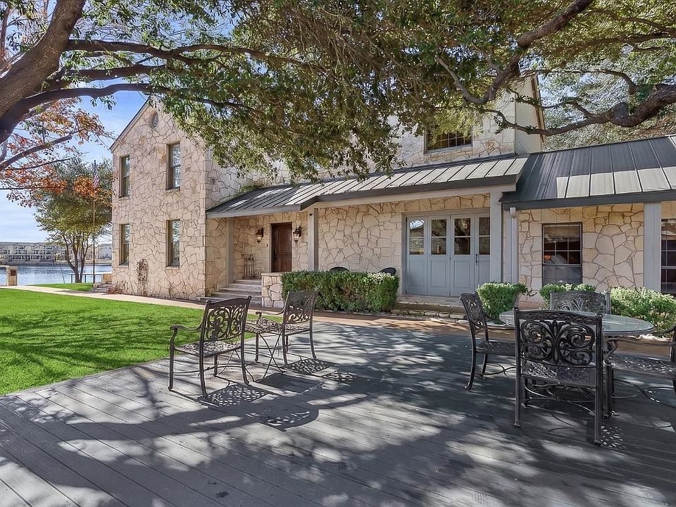 1st image of 135 Perry Lane