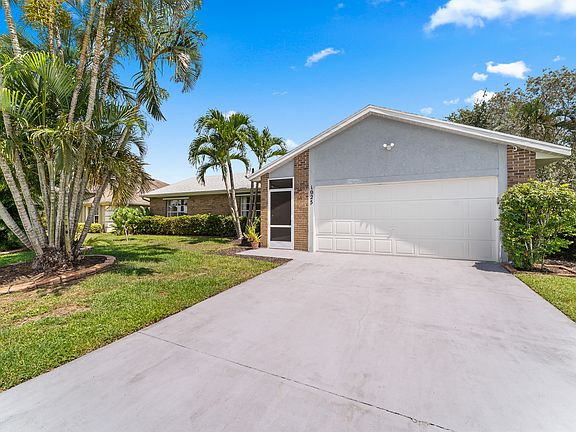2nd image of 1025 SW Majorca Ave #123