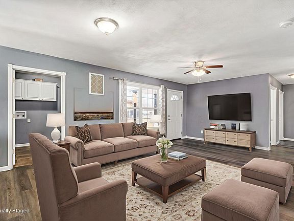 5th image of 1422 W Commercial Street