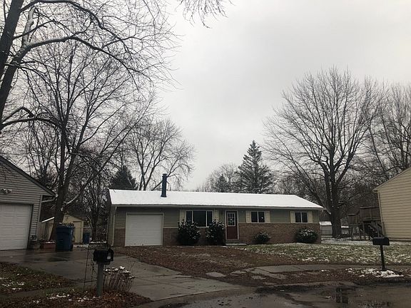3rd image of 335 Sierra Ct