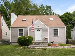 73 Ledge Ln, Stamford, CT 06905