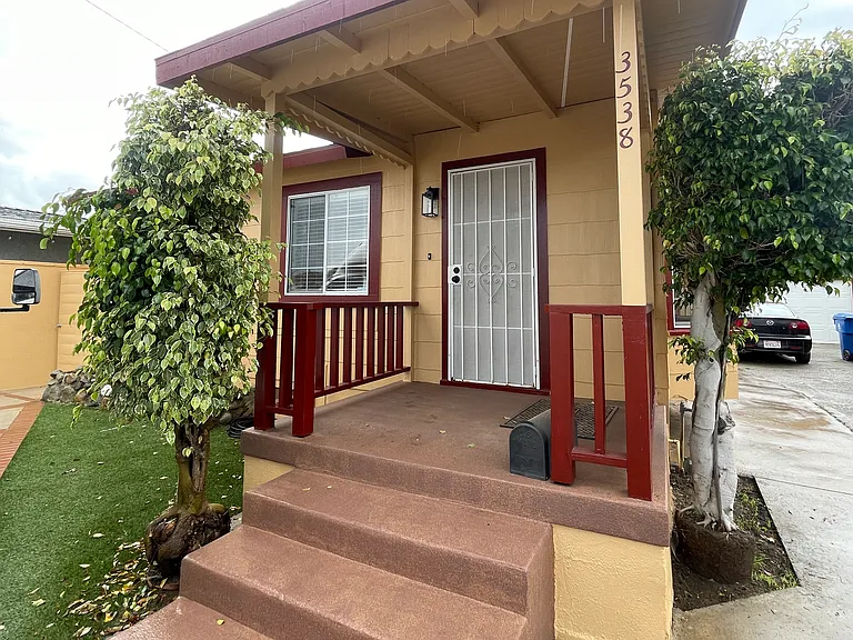 3538 W 118th Pl — Photo 2